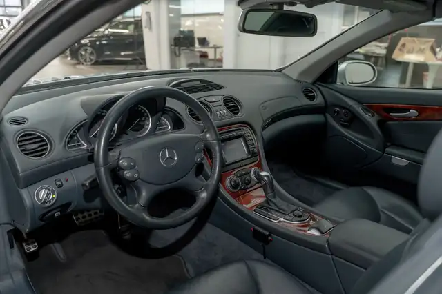 Mercedes-Benz SL view 12