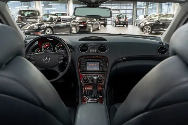 Mercedes-Benz SL view 13