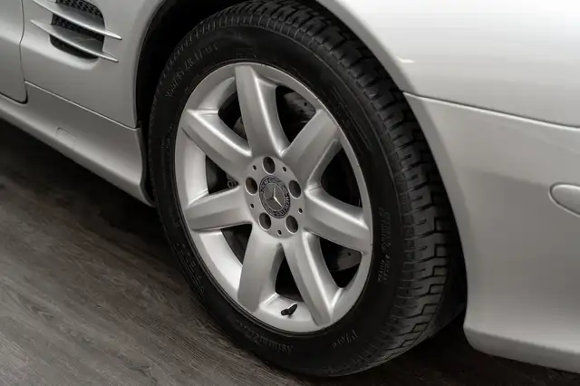 Mercedes-Benz SL view 5