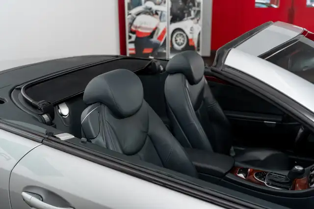 Mercedes-Benz SL view 8
