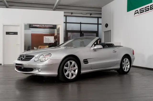Mercedes-Benz SL view 3
