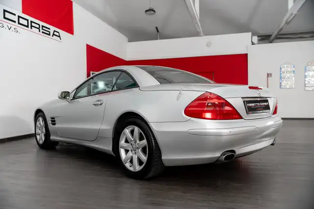Mercedes-Benz SL view 10