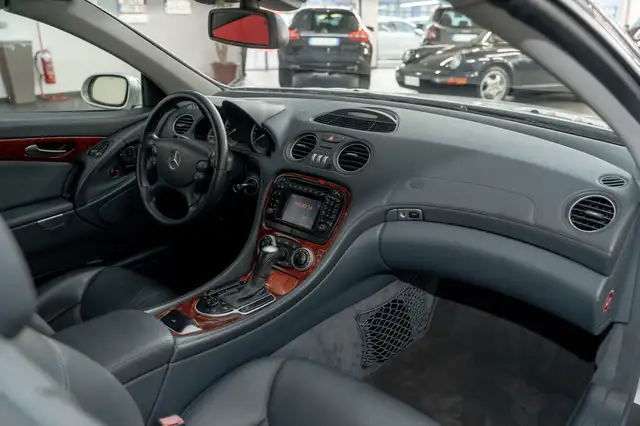 Mercedes-Benz SL view 14