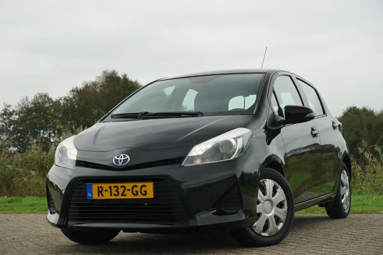 Toyota Yaris 1.5 Full Hybrid Aspiration | Night Sky Black | Cam Schwarz - 2