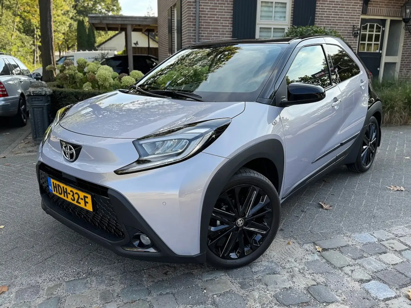 Toyota Aygo X 1.0 VVT-i S autom JBL ecc,1/2leer,lmv,pdc,dglas,pd Mauve - 1