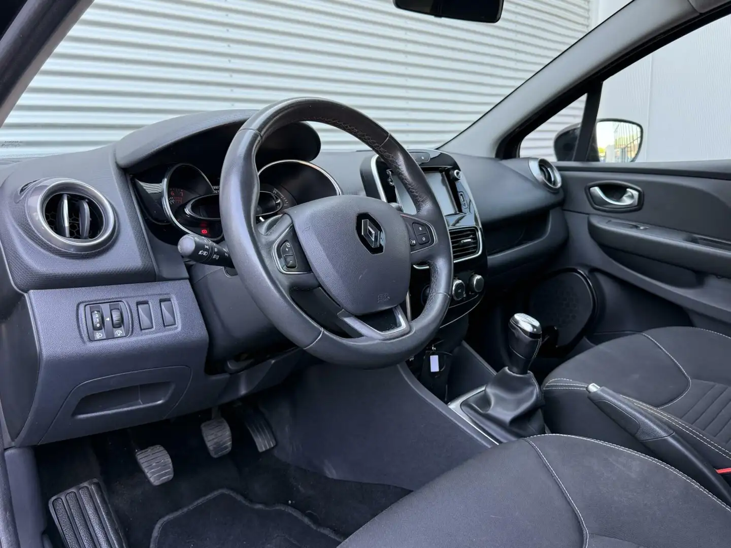 Renault Clio Estate 1.2 Cruise Led Navi Carplay 75518 Km 2016 e Zwart - 2