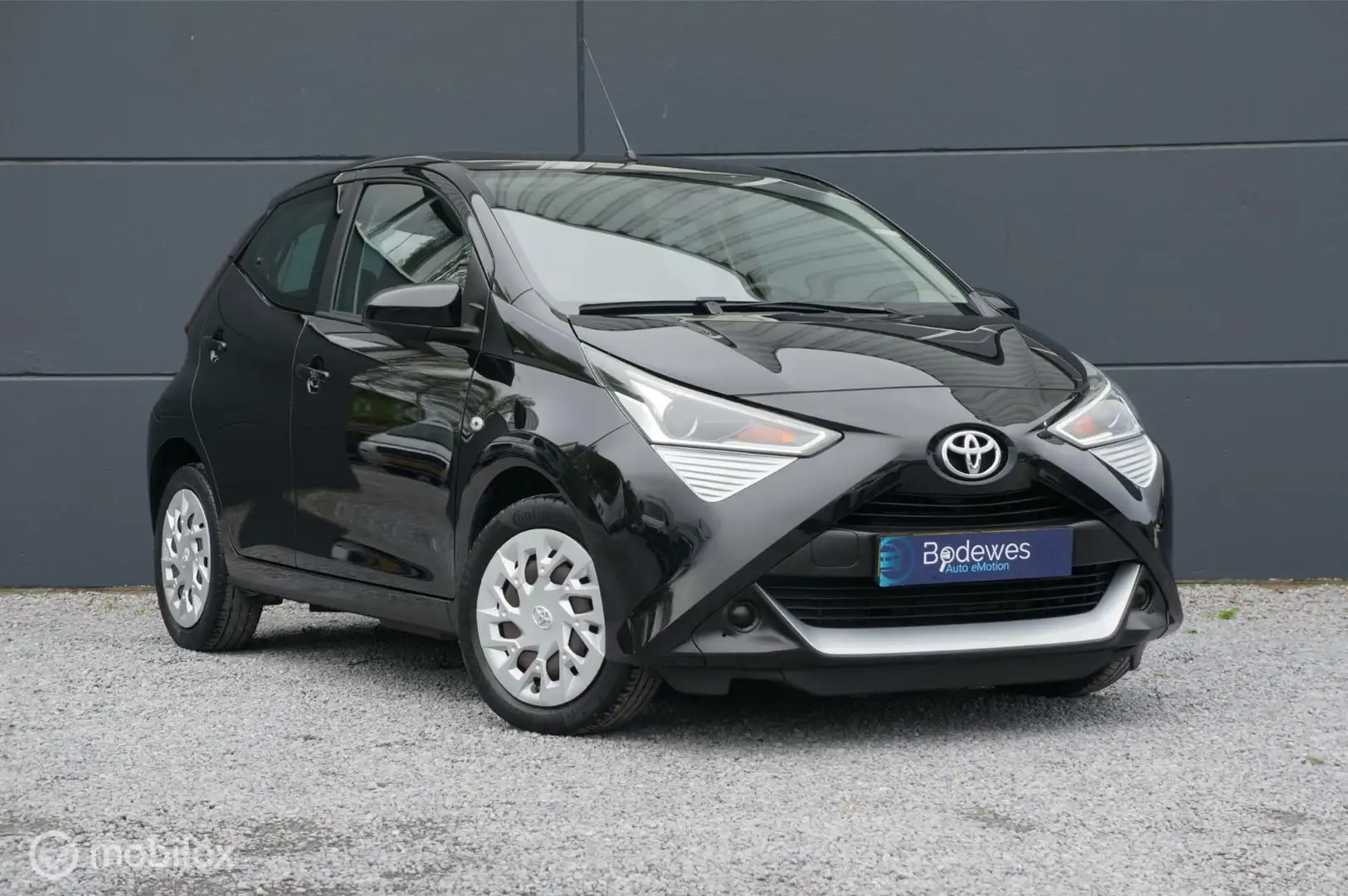 Toyota Aygo 1.0 VVT-i X-play Airco Apple/Android Camera Tof! Noir - 1