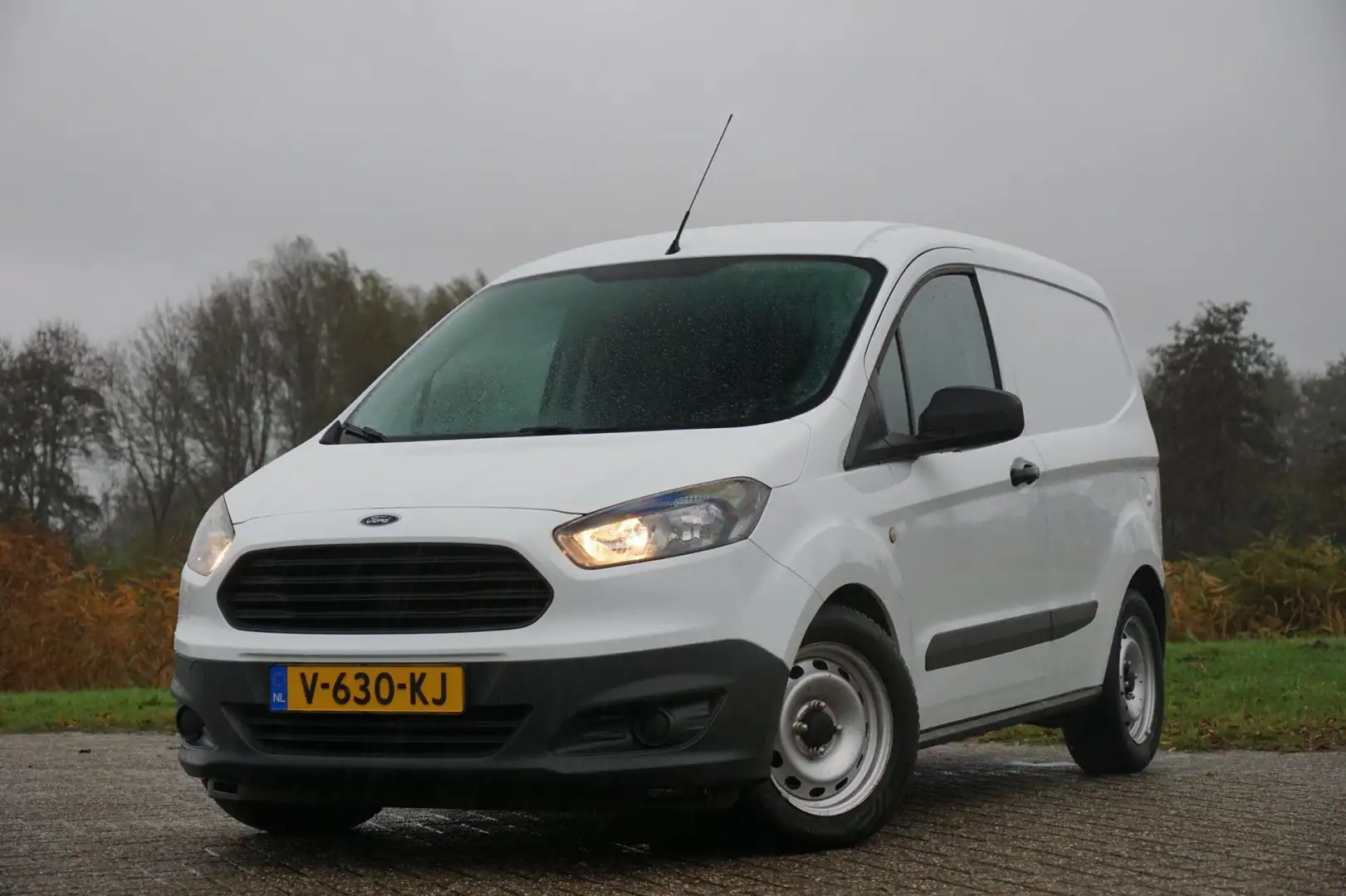 Ford Transit Courier 1.5 TDCI Economy Edition | Frozen White | Bluetoot - 2