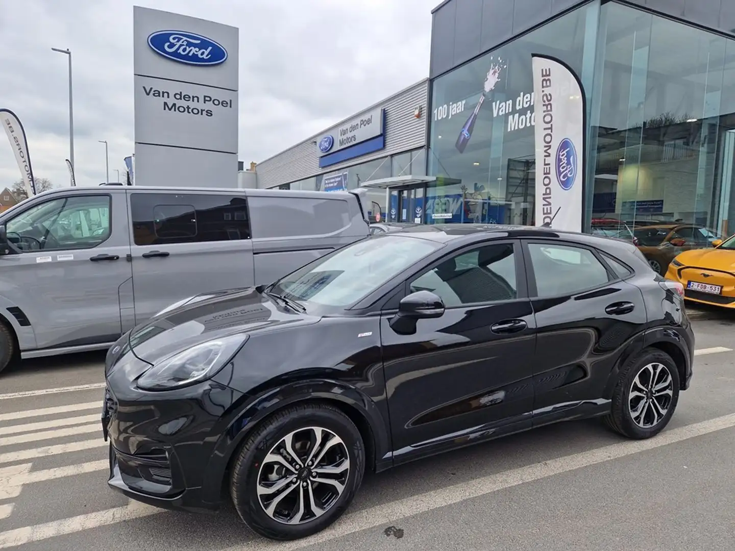 Ford Puma EcoBoost mHEV ST-Line AUT Zwart - 1