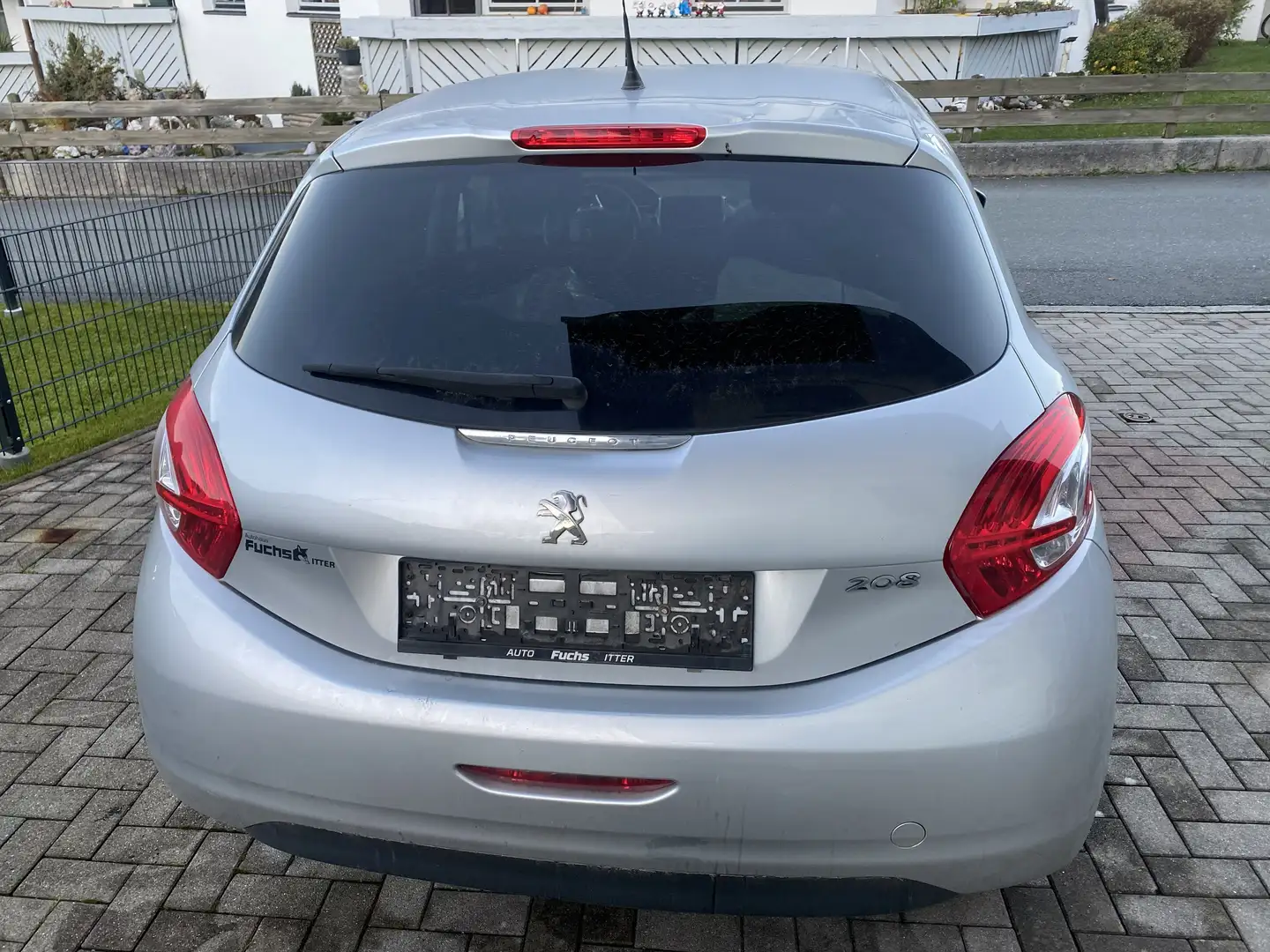 Peugeot 208 208 Allure 1,2 VTi 82 Allure Grau - 2