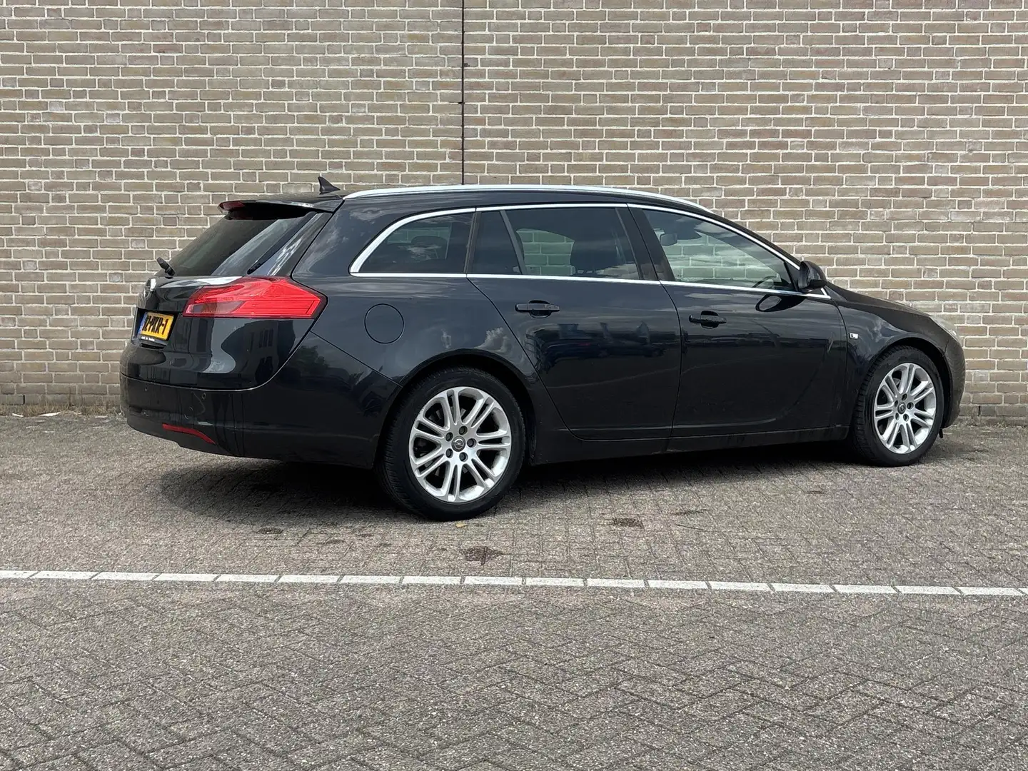 Opel Insignia Sports Tourer 2.0 CDTI EcoFLEX Edition | Cruise | Noir - 2
