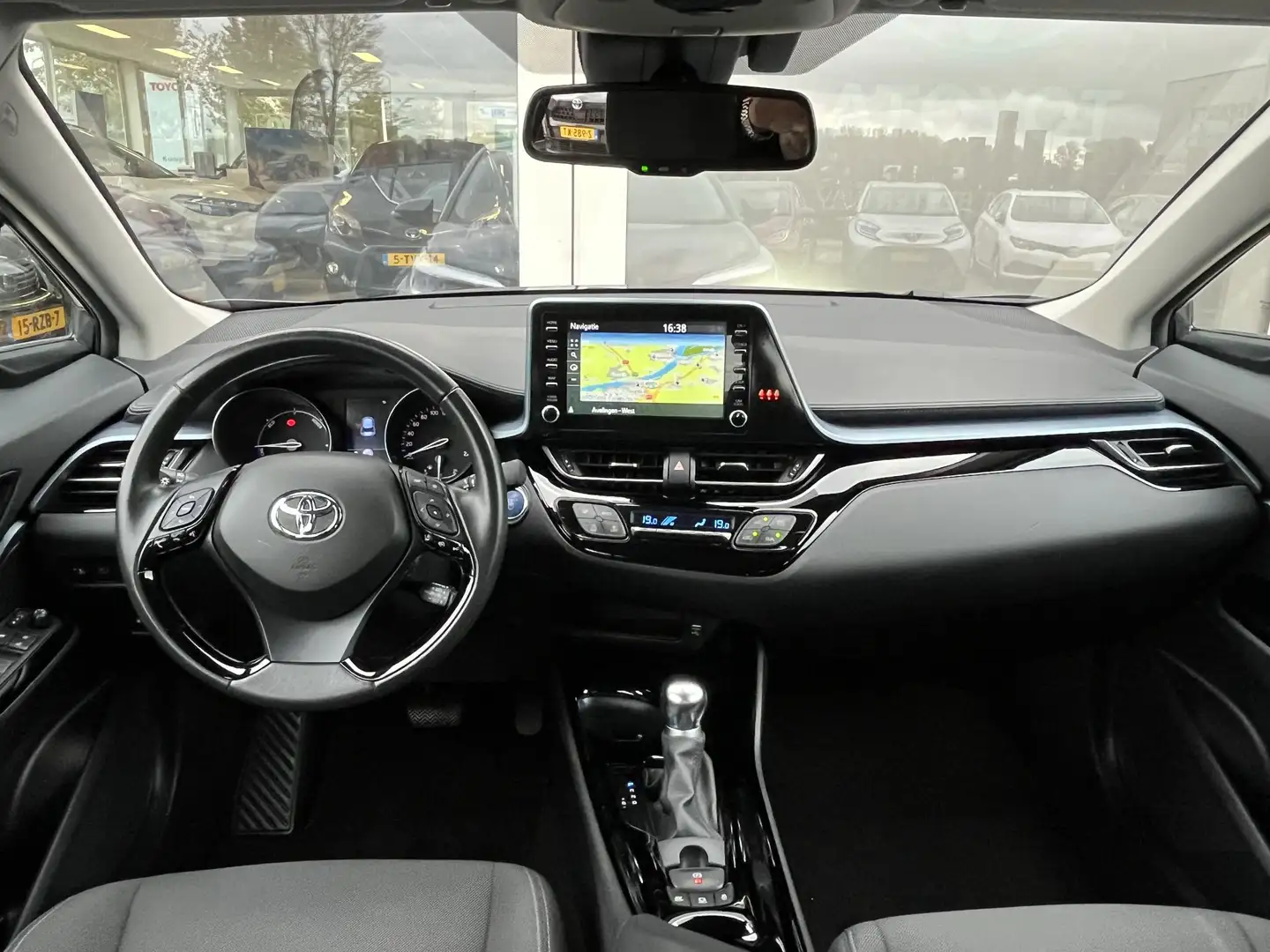 Toyota C-HR 2.0 Hybrid Dynamic | Navi | Apple CarPlay/Android Grijs - 2