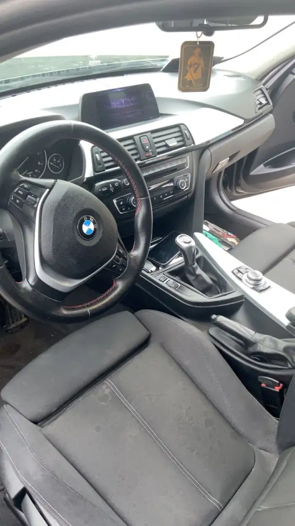 BMW 318 318d Sport Line Schwarz - 2