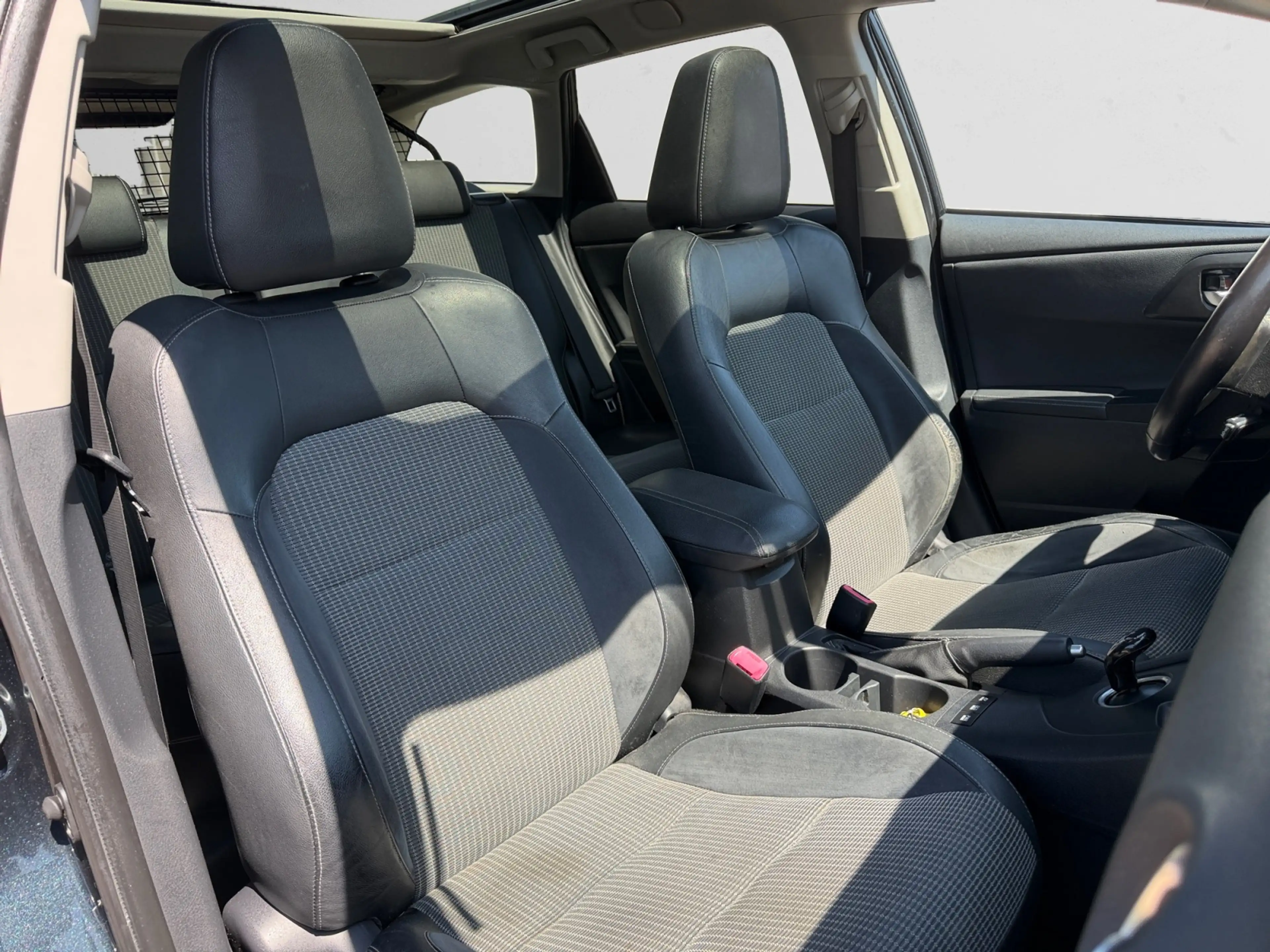 Toyota Auris Touring Sports 1.8 Hybrid Dynamic Aut- Panoramadak — photo 3