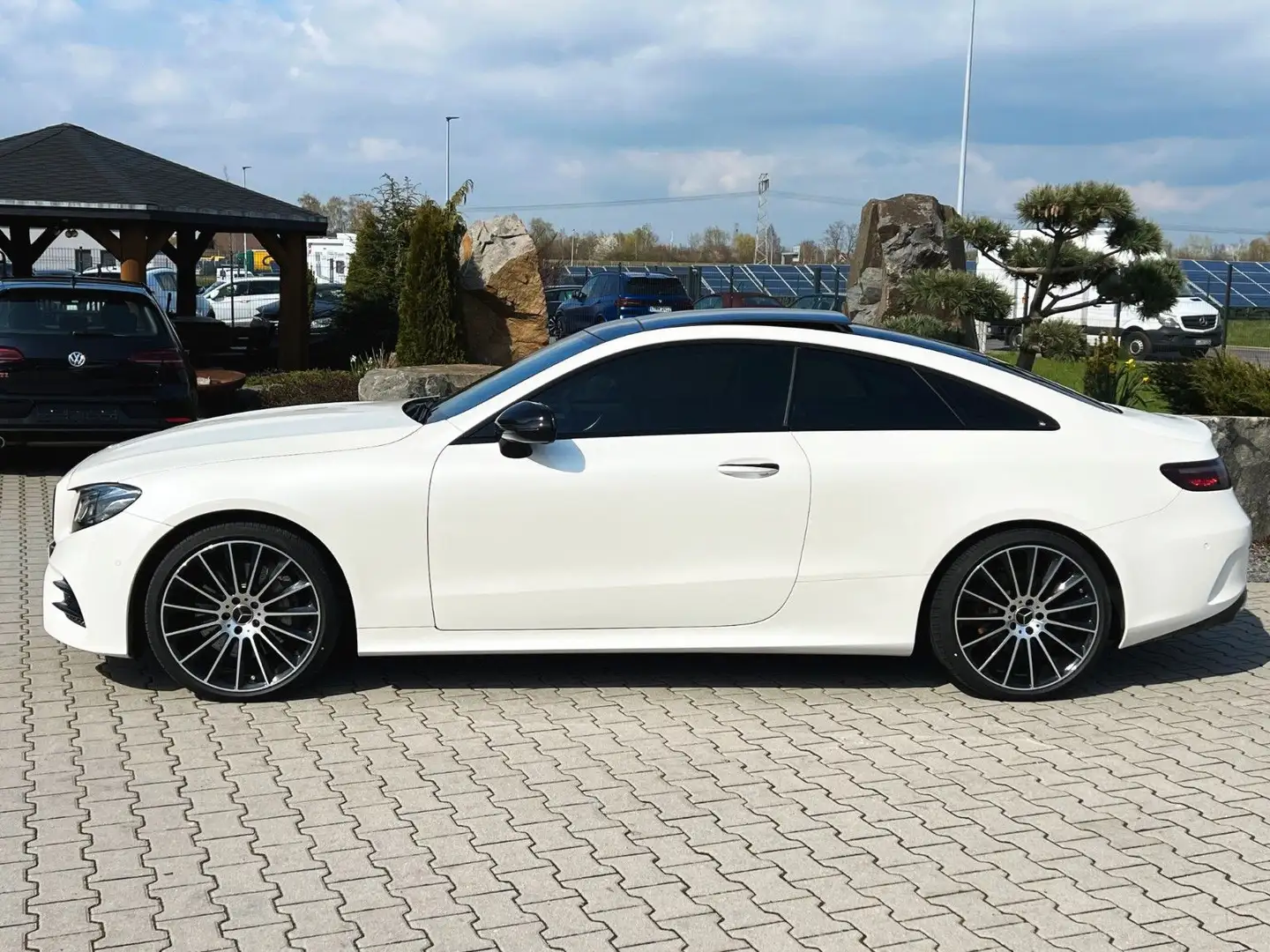 Mercedes-Benz E 350 Coupe AMG LED SHZ NAVI PANO DAB+ SERV NEU Blanc - 2