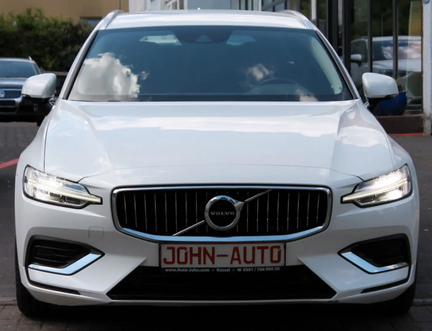 Volvo V60 Kombi Inscription AWD *LED*Leder*1.Hd*VCP* Weiß - 2