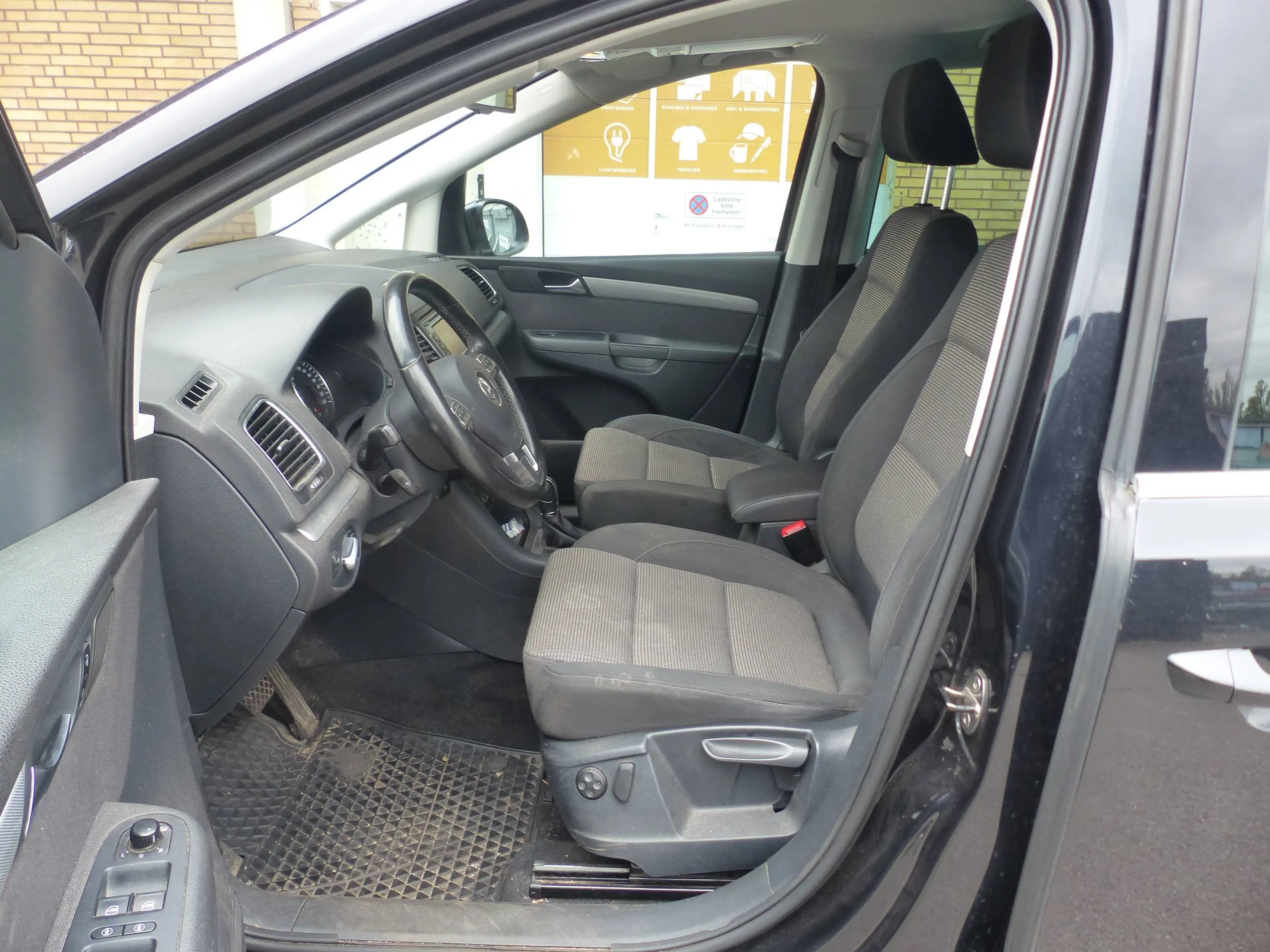 Volkswagen Sharan 2.0 TDI DSG Klima Xenon Navi Automatik HU/AU 02/27 — photo 12