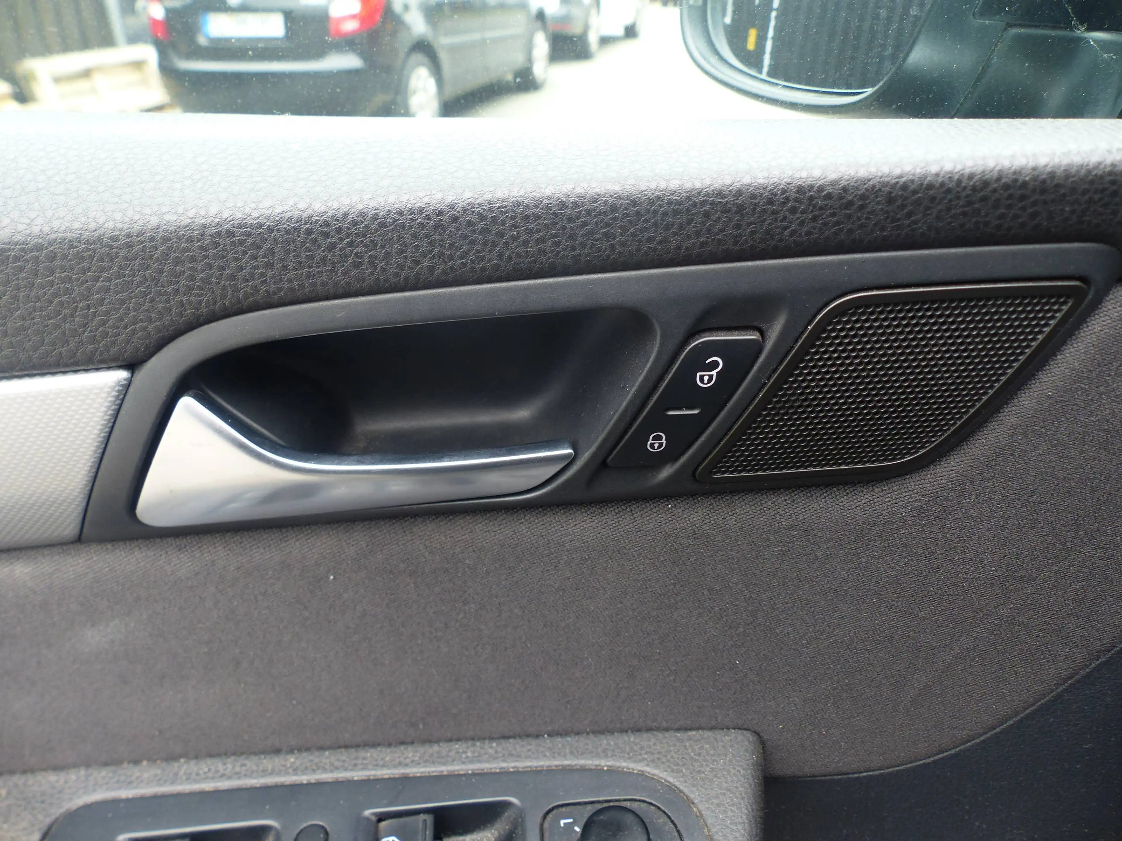 Volkswagen Sharan 2.0 TDI DSG Klima Xenon Navi Automatik HU/AU 02/27 — photo 14