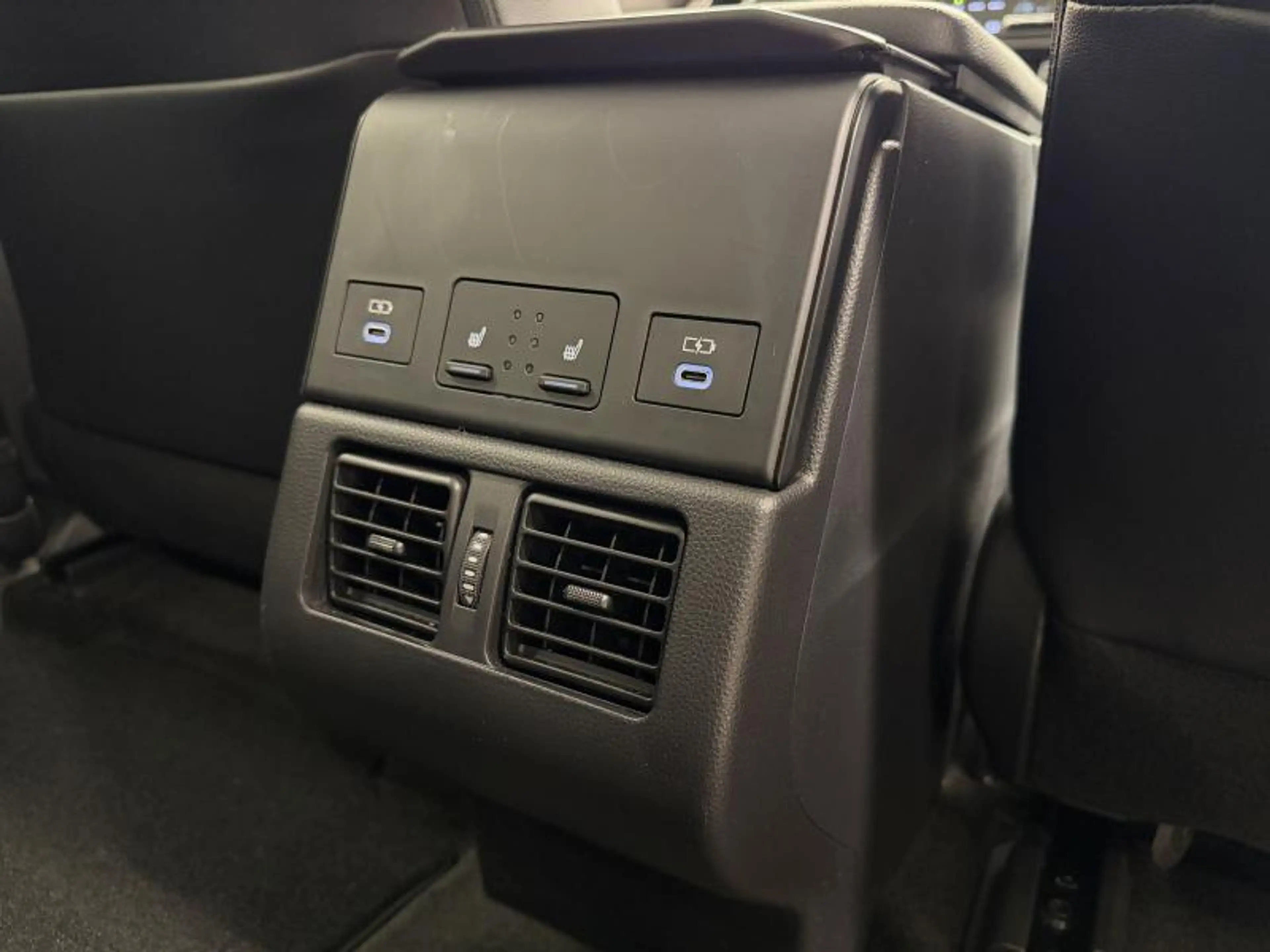 Toyota bZ4X Style Plus — photo 14