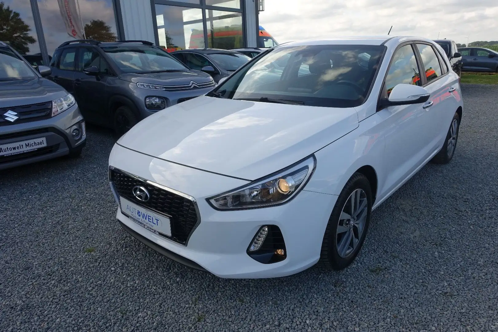 Hyundai i30 1.4 T KLIMAAUT SITZH PDC AHK Insp+TÜV NEU Weiß - 2