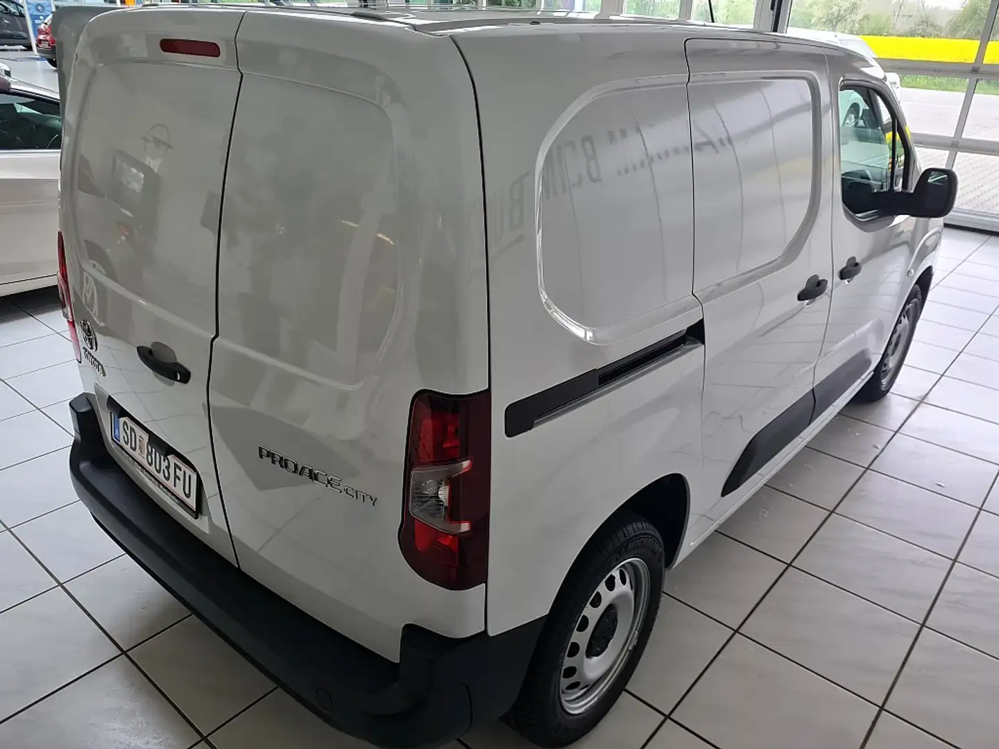 Toyota Proace Pro Ace City Kastenwagen 1,5 D-4D 102 L1 Basis Wit - 2