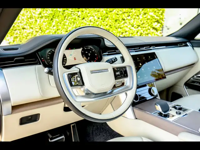 Land Rover Range Rover view 10