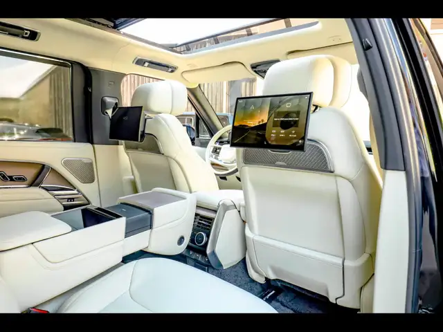 Land Rover Range Rover view 14