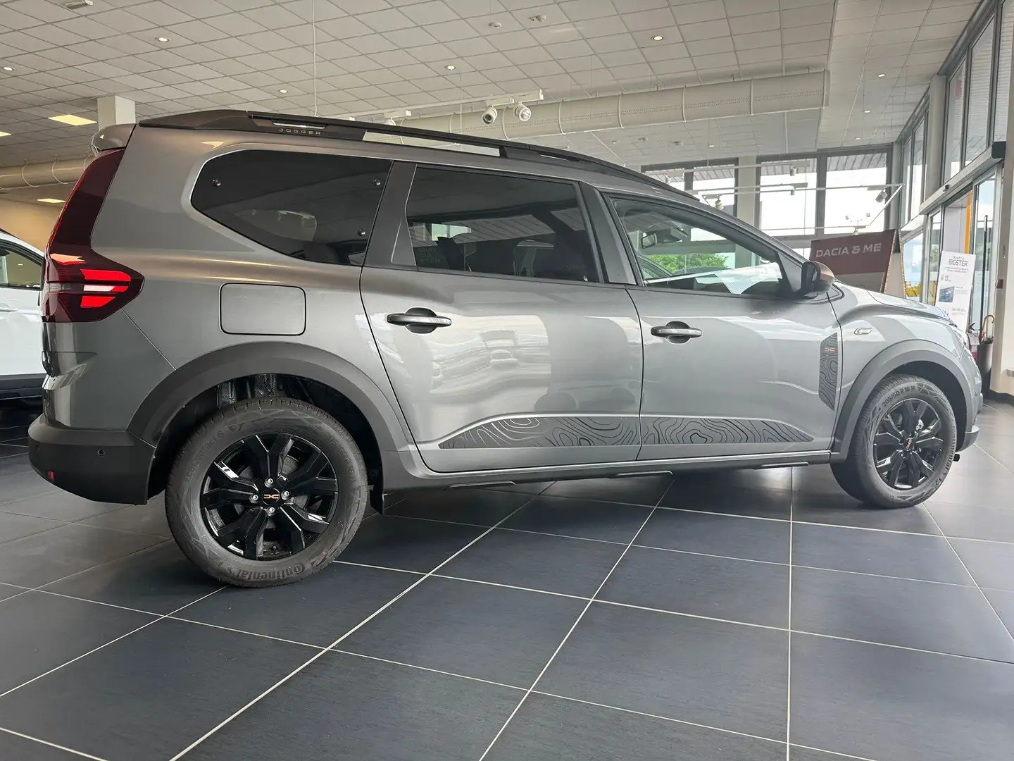 Dacia Jogger Extreme MY24 Tce 100cv GLP 7p Grigio - 2