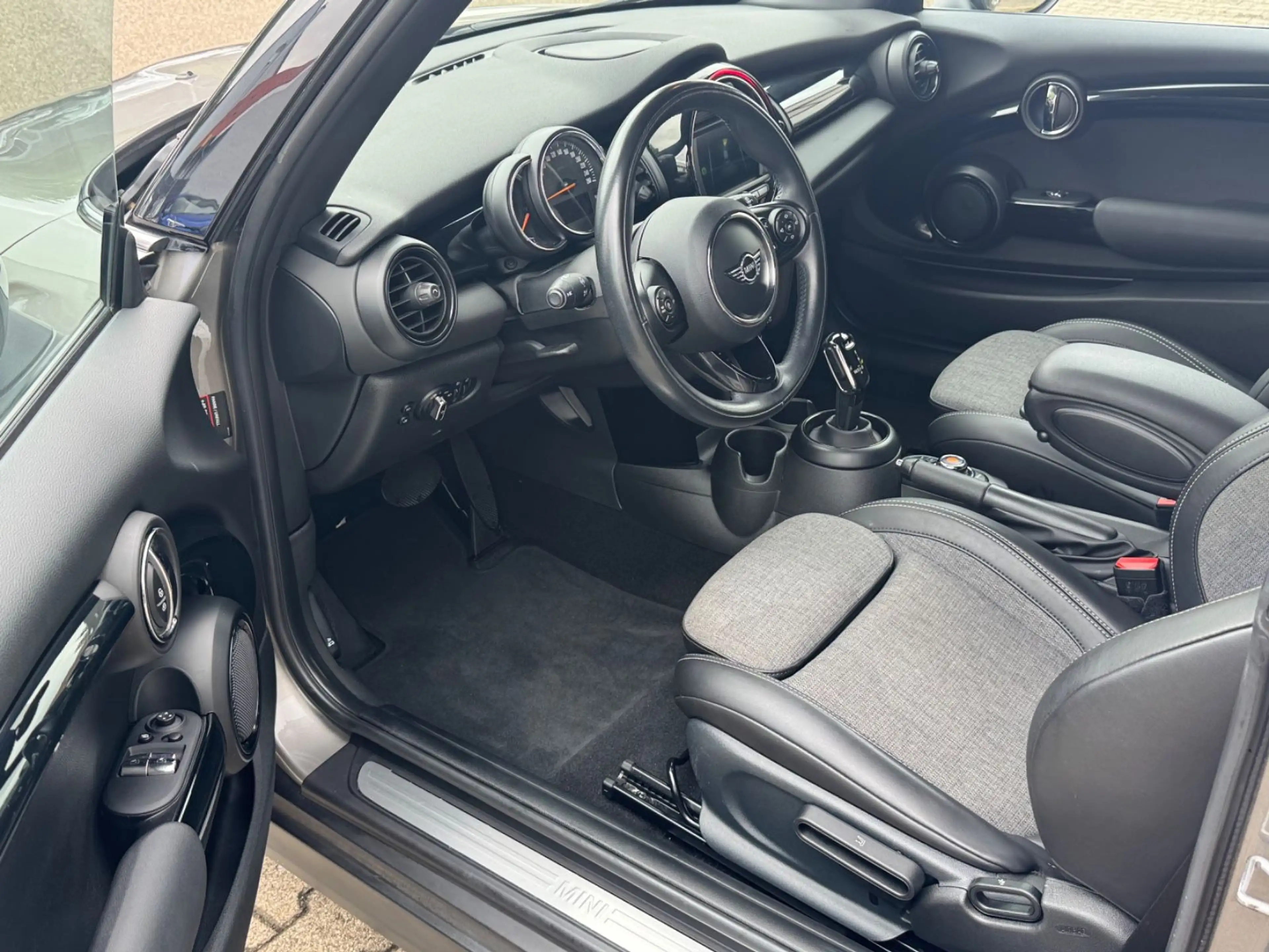 MINI Cooper Mini | LED | Automatik | BT CarPlay — photo 9