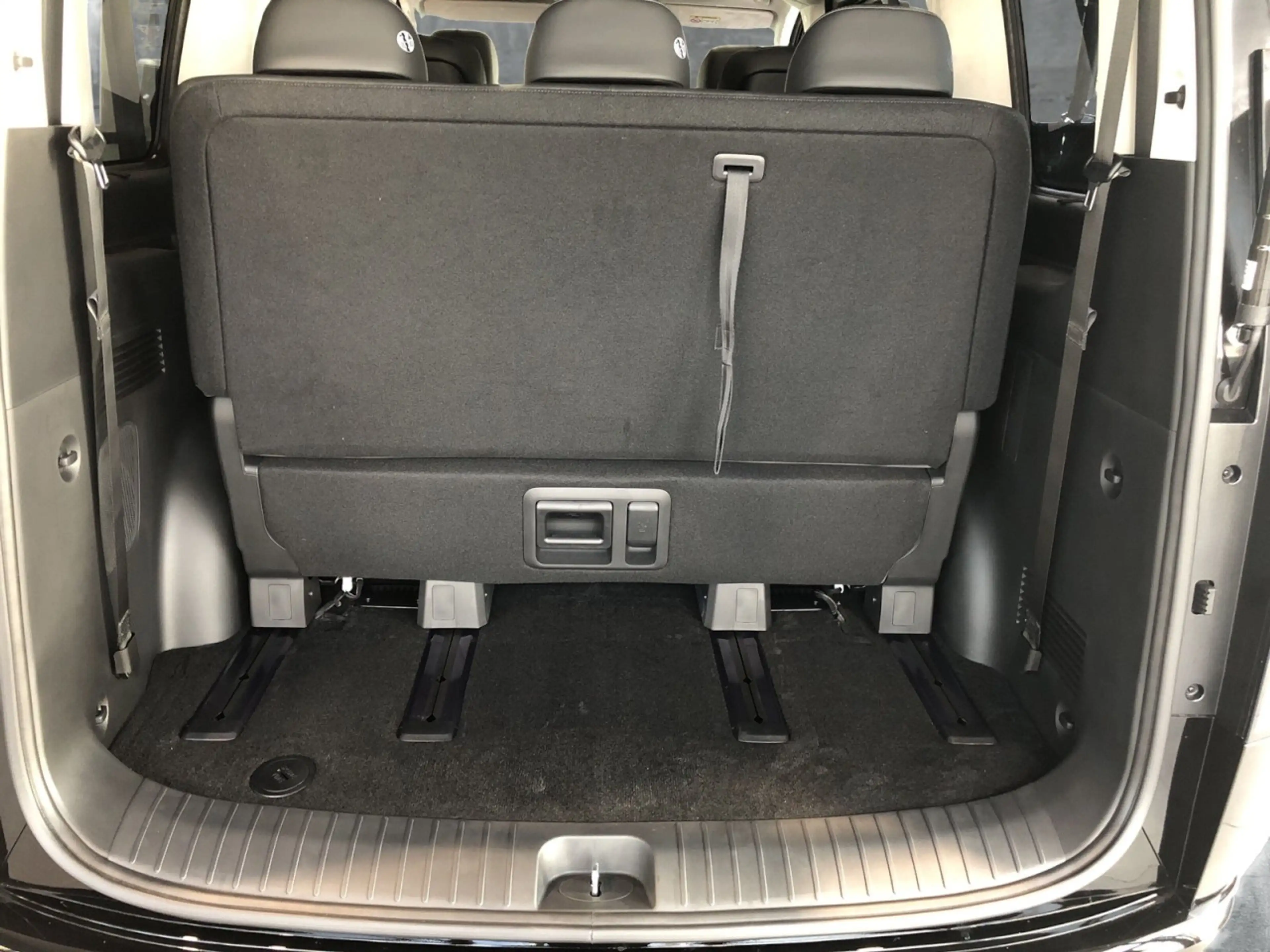 Hyundai STARIA HEV 1.6 T-GDi (225 PS) 6-AT 2WD SIGNATURE Klima — photo 8