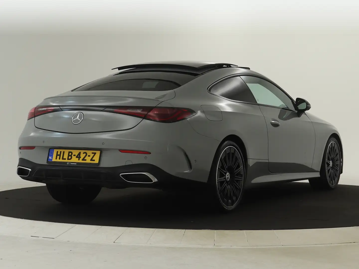 Mercedes-Benz CLE 200 Coupé AMG | Night Pakket | 20 Inch AMG LM Velgen | Gri - 2