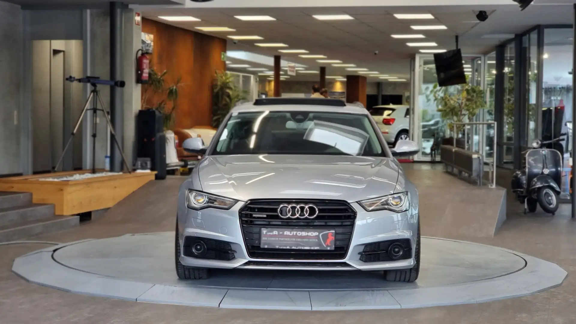 Audi A6 2.0 TDI S-Line Avant. Aut. Pano*BOSE Kamera*Navi* Grau - 2
