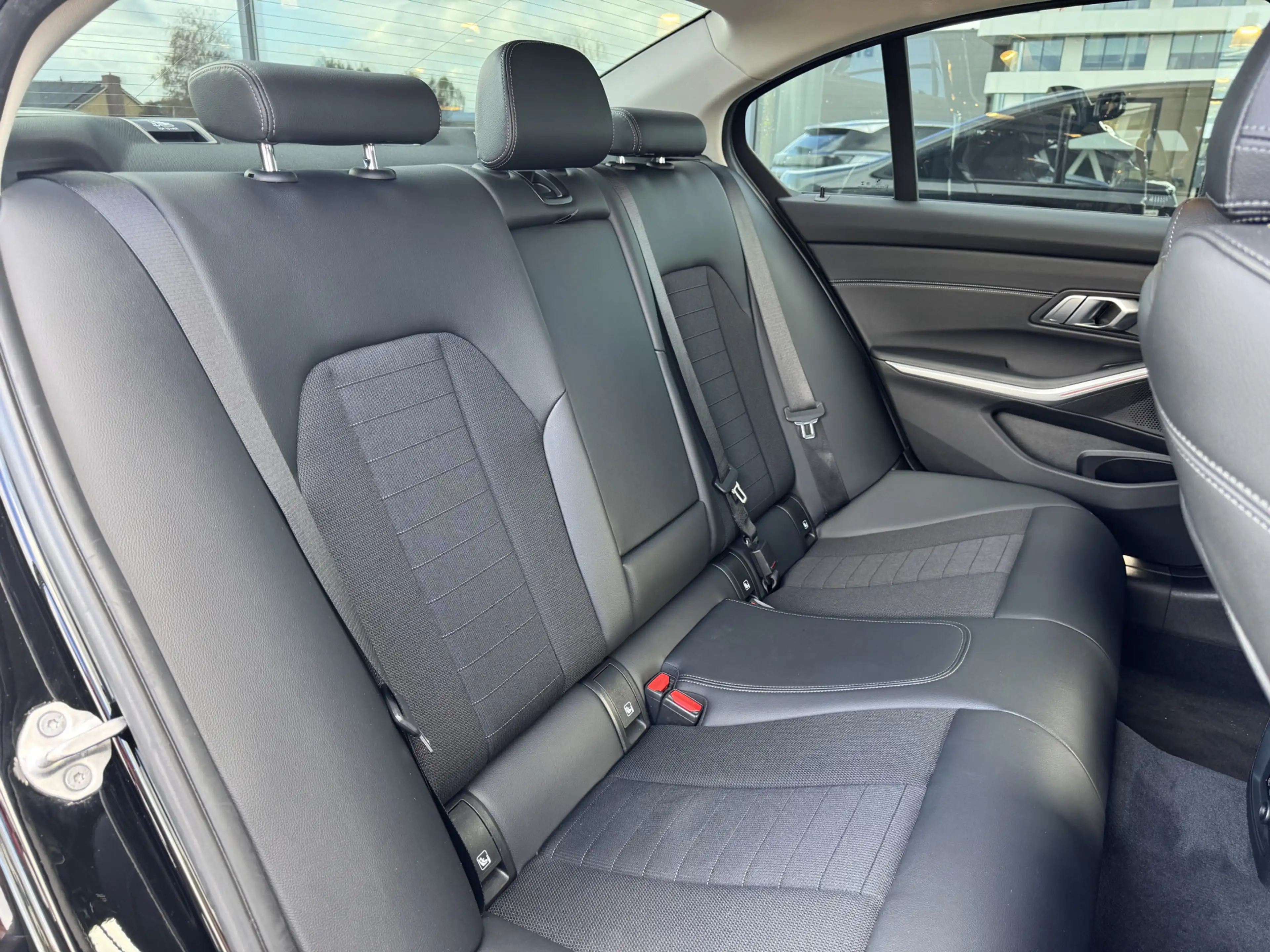 BMW 330 3-serie 330e Sport Line | Business Professional | — photo 15