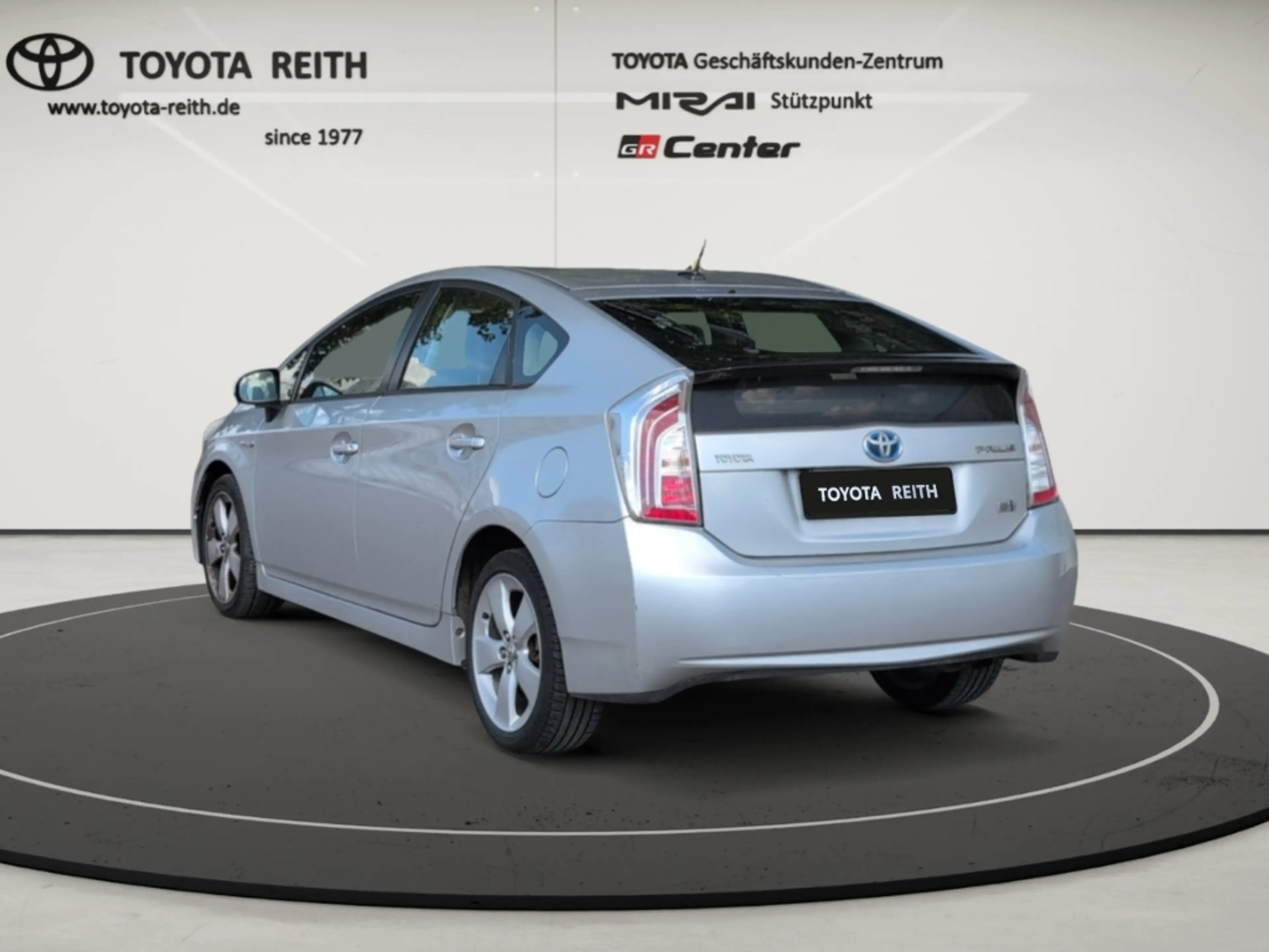 Toyota Prius Executive LED Keyless Entry Keyless Start Temp Tel — photo 3
