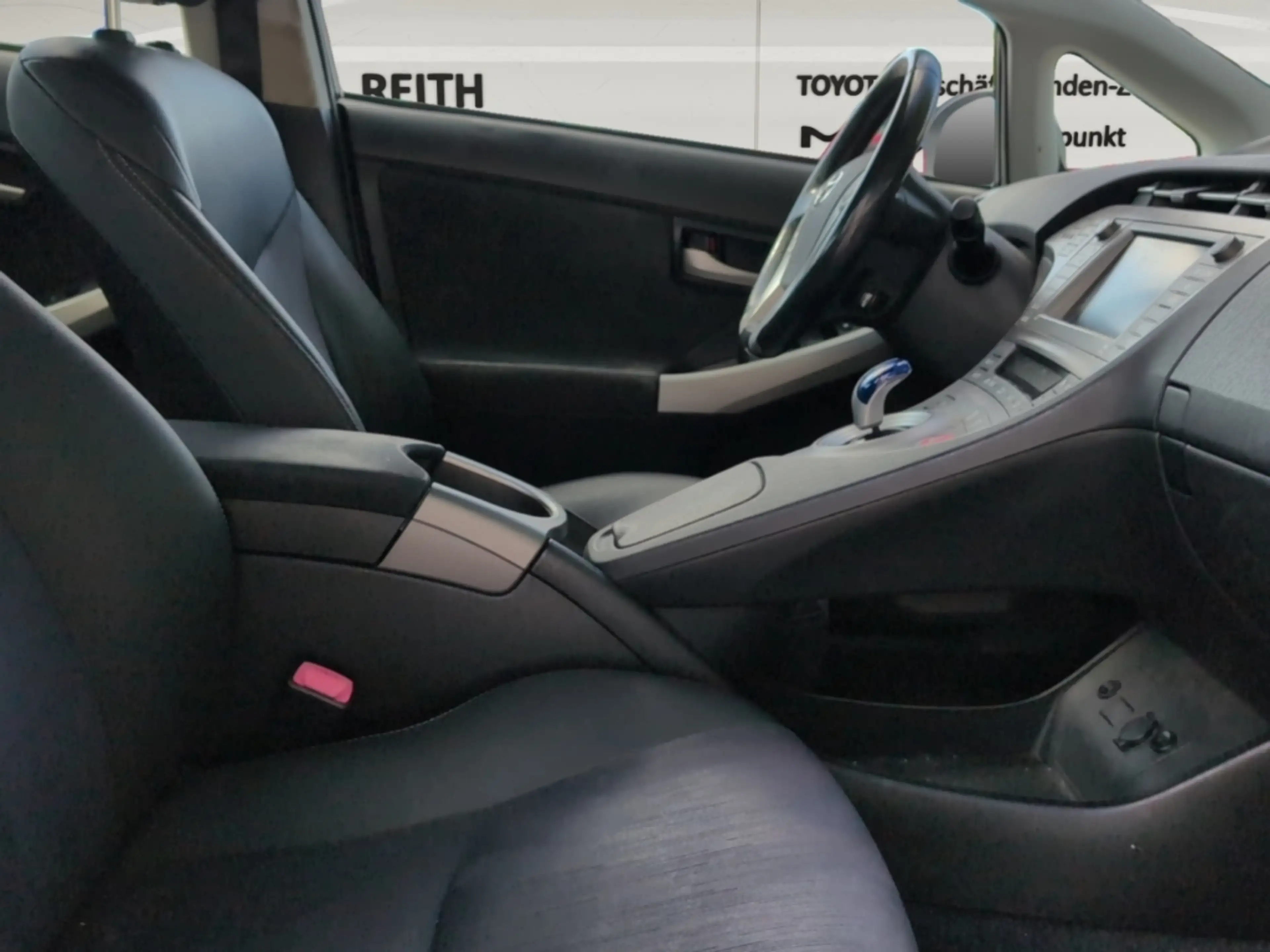 Toyota Prius Executive LED Keyless Entry Keyless Start Temp Tel — photo 8