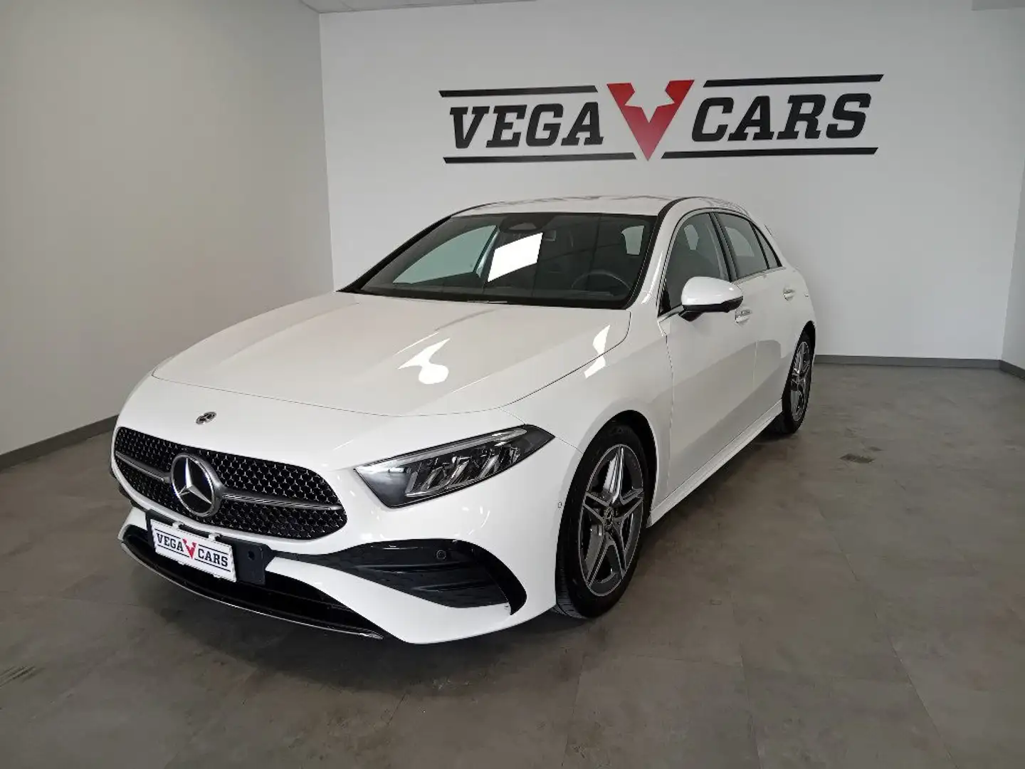 Mercedes-Benz A 200 d Automatic AMG Line Premium Plus OFFERTA PROMO Bianco - 1