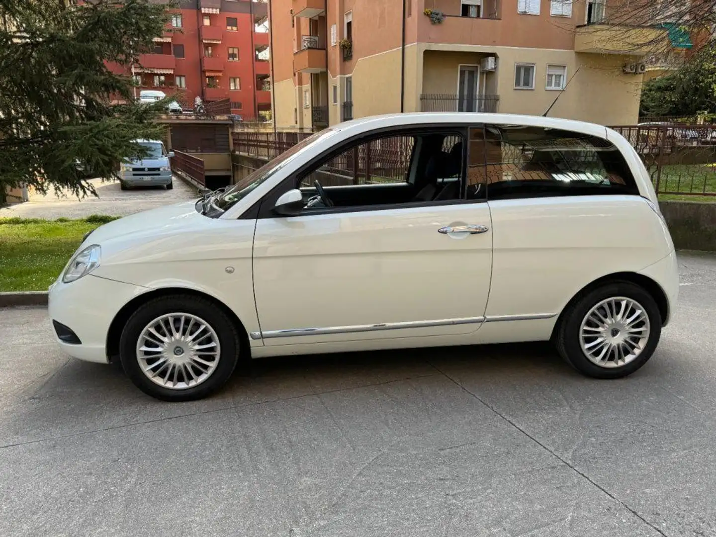 Lancia Ypsilon 1.4 Oro GPL Grijs - 2