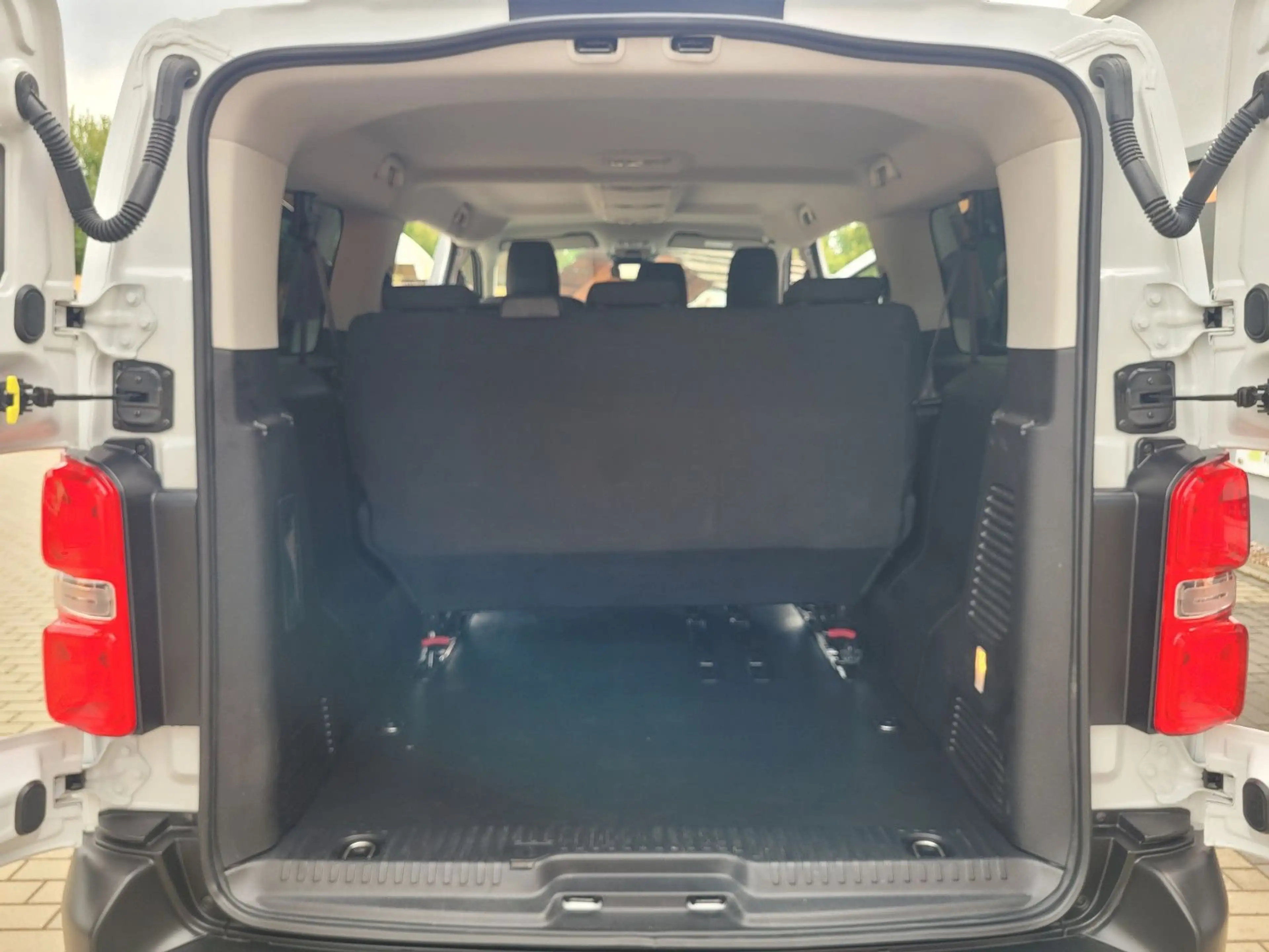 Peugeot Expert E-Expert 75kWh Batterie BUS 9 Si Kamera LED NAVI — photo 2