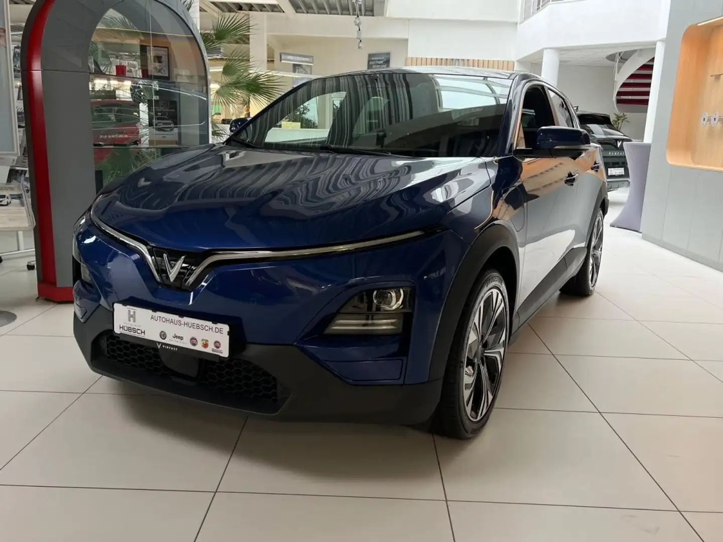 VinFast VF 6 59,6 kWh Plus Blau - 1