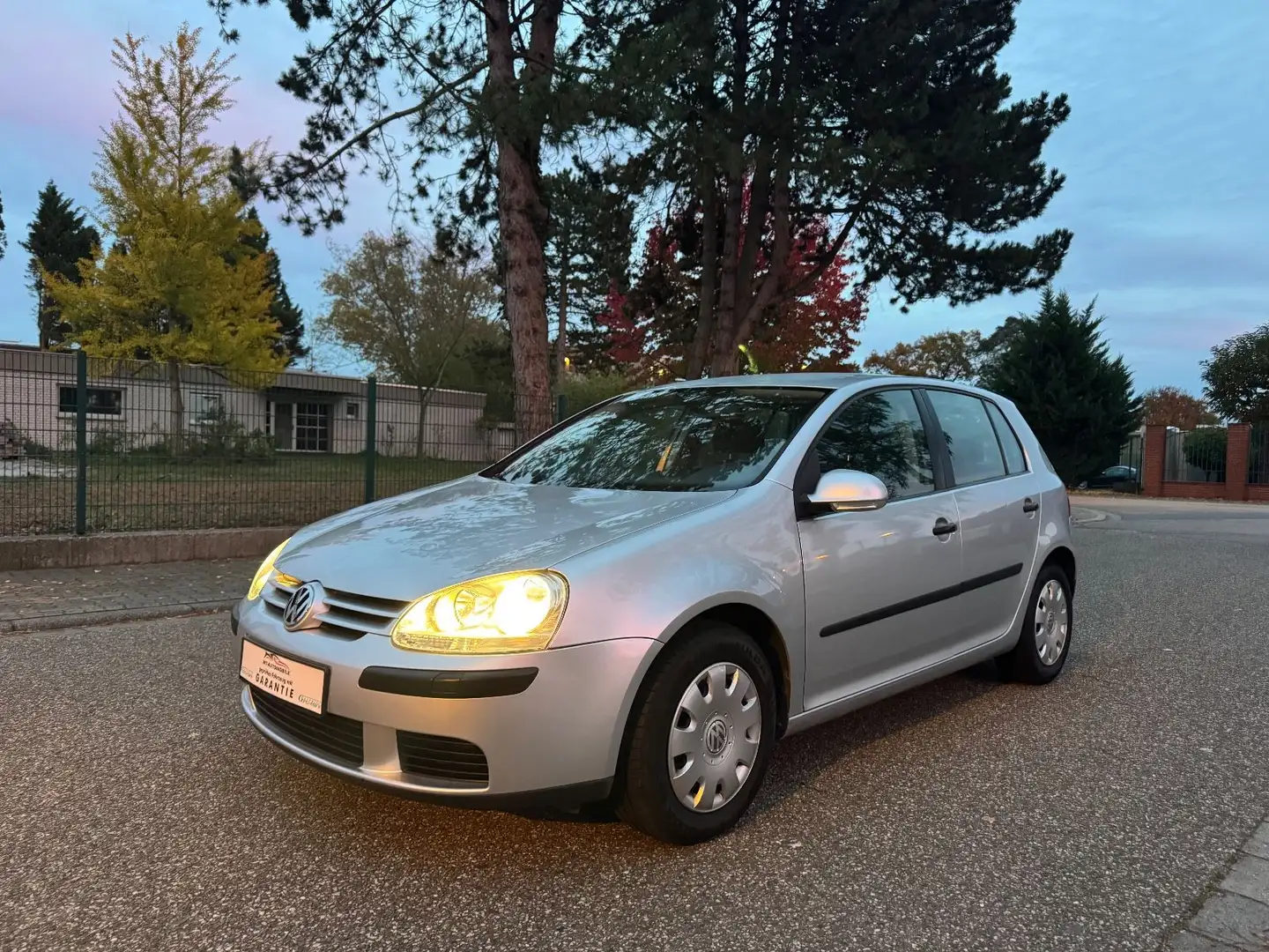 Volkswagen Golf V Lim. Trendline TÜV NEU Garantie Argent - 1