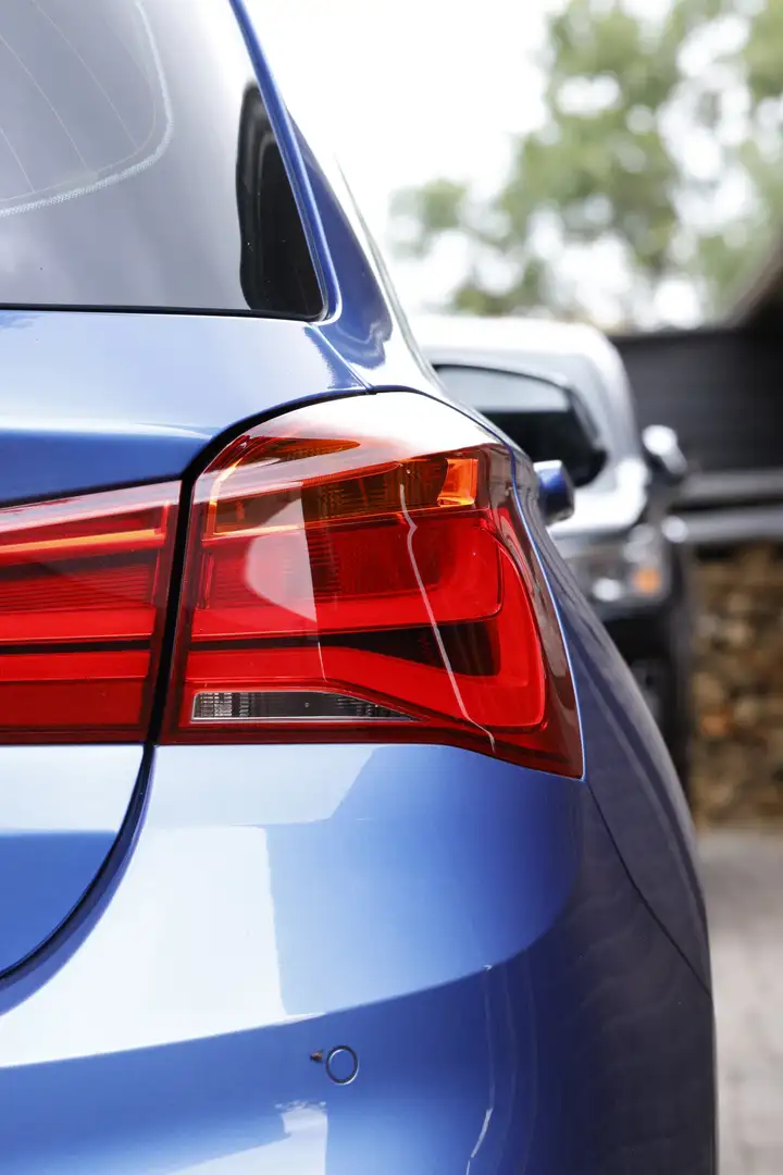 BMW 140 Executive Blauw - 2