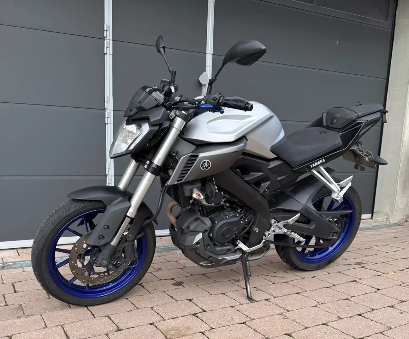 Yamaha MT-125 Argintiu - 1
