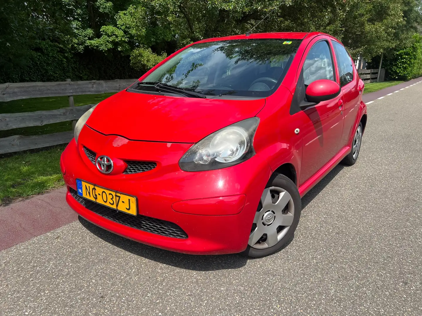 Toyota Aygo 1.0-12V APK tm April 2026 Rojo - 1