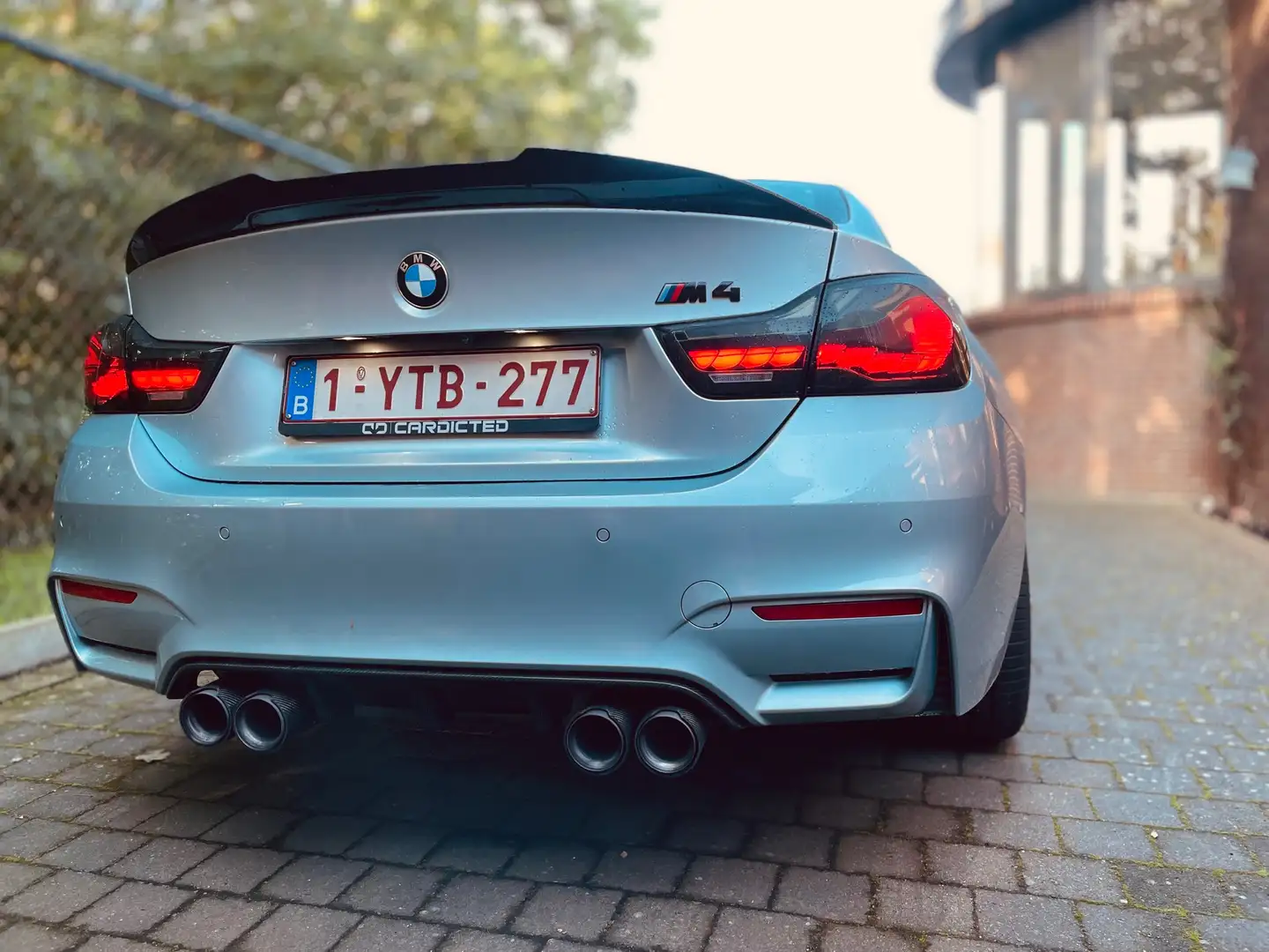 BMW M4 Coupe DKG Silber - 2