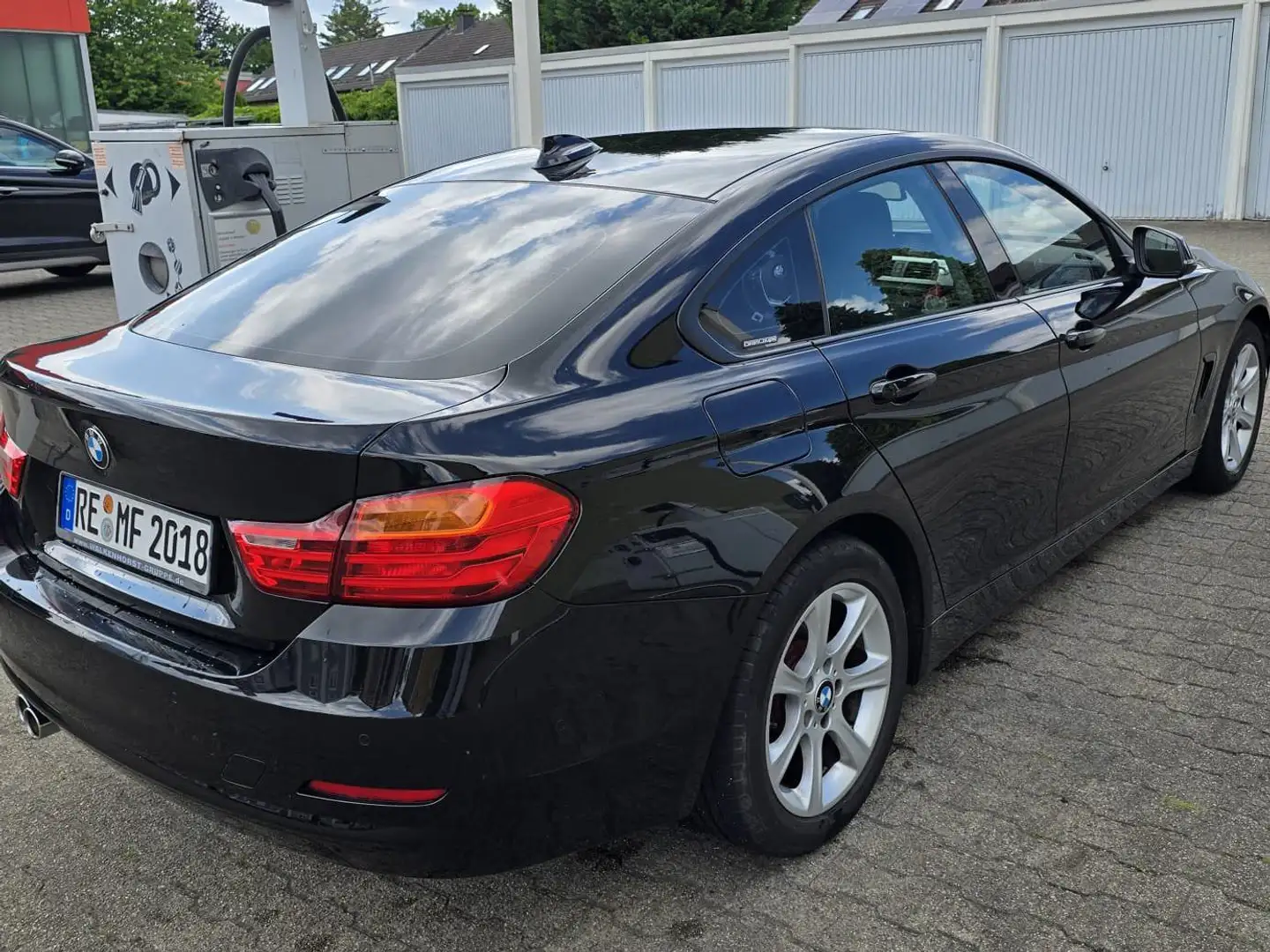 BMW 420 420d Gran Coupe Aut. Advantage Schwarz - 1