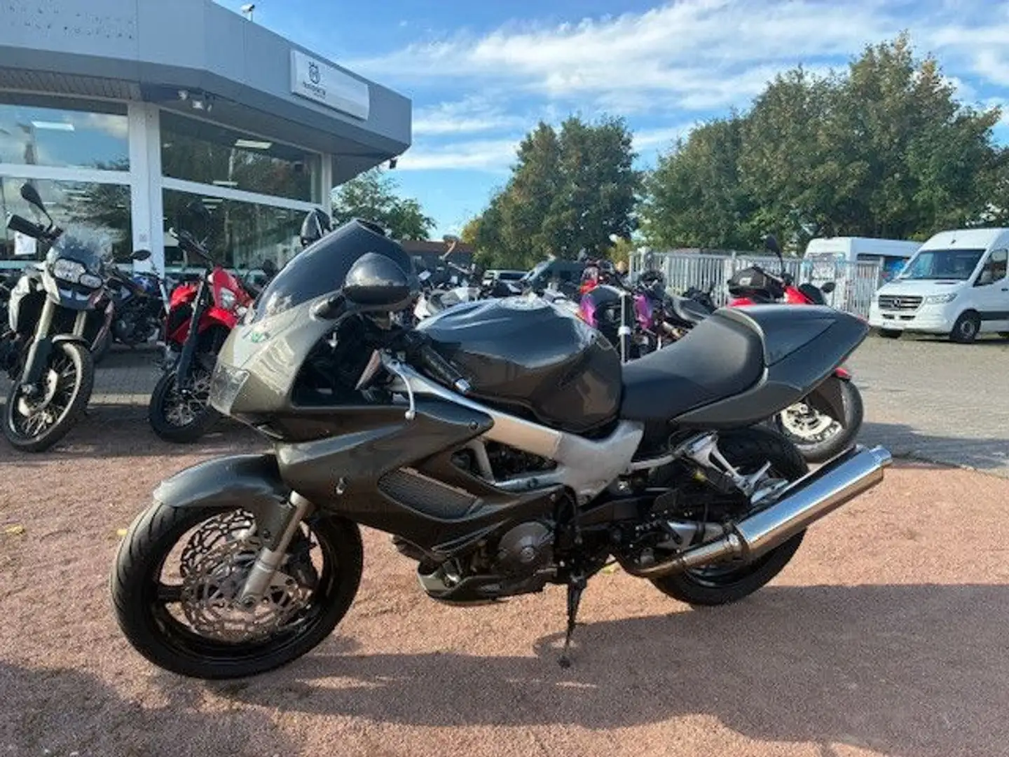 Honda VTR 1000 F Silber - 1