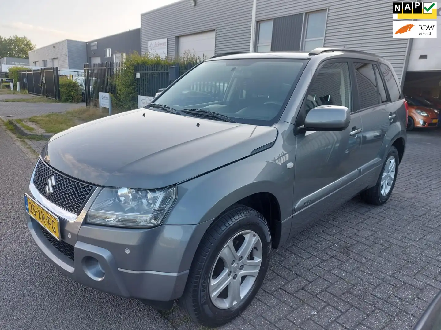 Suzuki Grand Vitara 2.0-16V Shogun 5 deurs automaat + climate control Grijs - 1