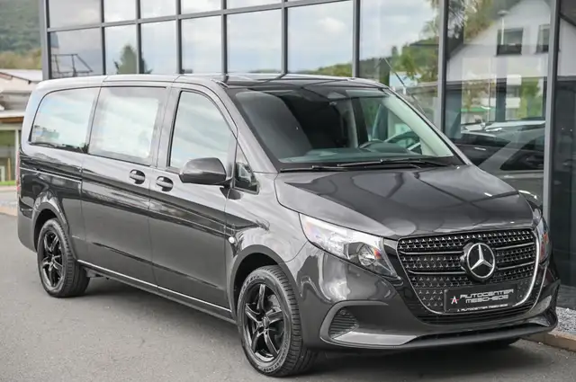 Mercedes-Benz Vito view 3