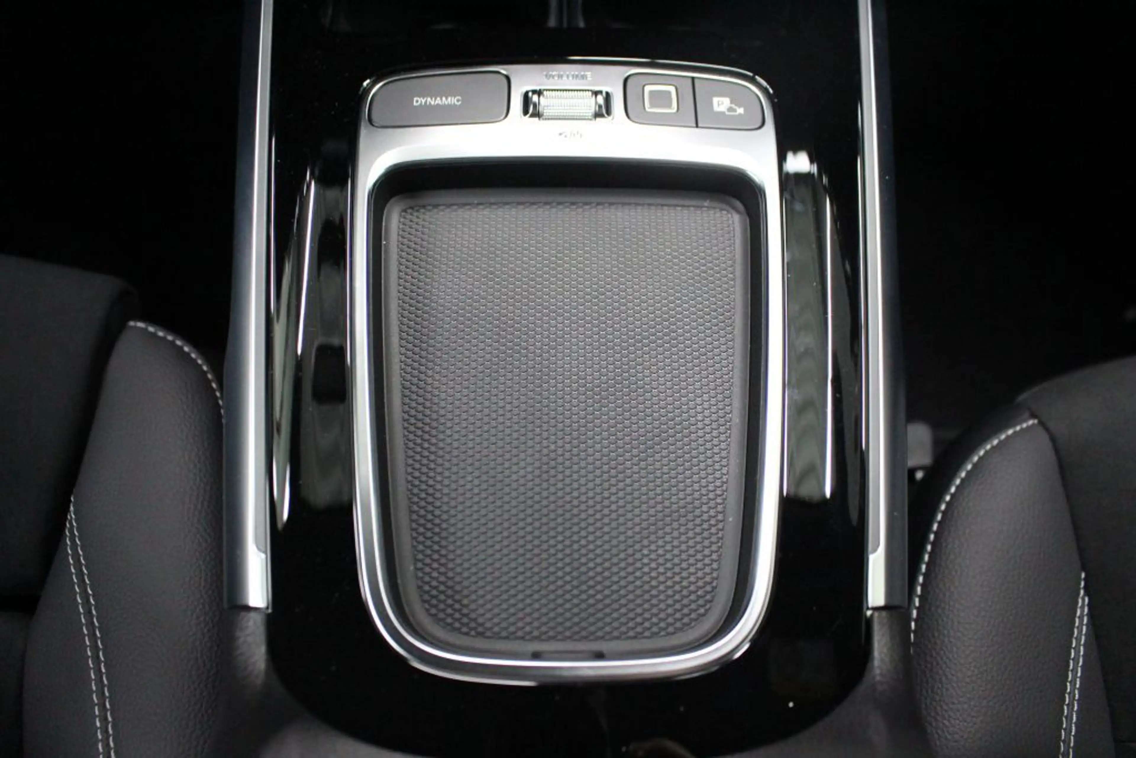 Mercedes-Benz GLB 200 d 4M AMG NIGHT 360 Kamera MULTIBEAM AHK — photo 12