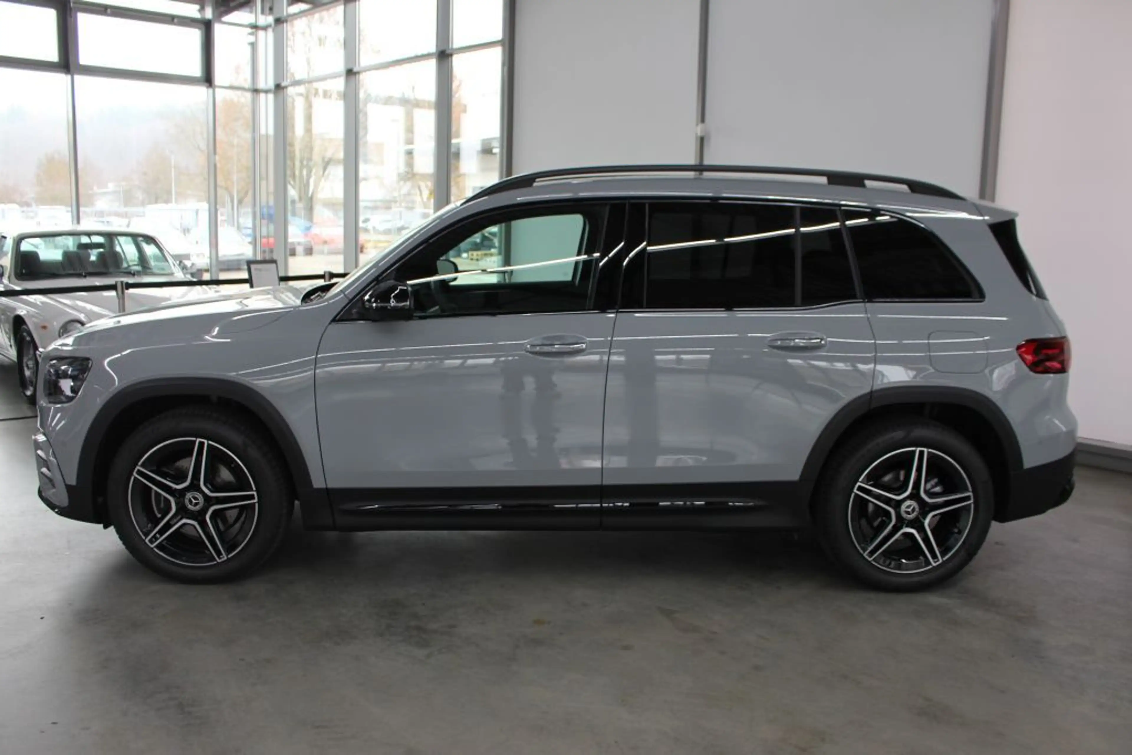 Mercedes-Benz GLB 200 d 4M AMG NIGHT 360 Kamera MULTIBEAM AHK — photo 3